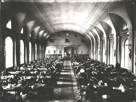Читальный зал в корпусе Е. С. Воротилова. 1913 г.