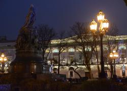 Памятник Екатерине II на площади Островского